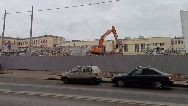 На месте автосалона "Вольво" на Новгородской улице построят высотку.  Здесь должна строить ФСК.