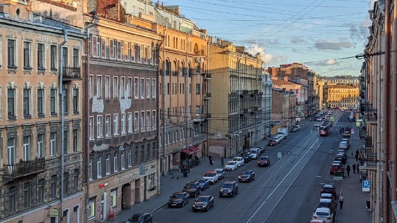 🏪 Разница двух столиц: в Москве и Петербурге отмечена противоположная динамика цена на помещения стрит-ритейла.