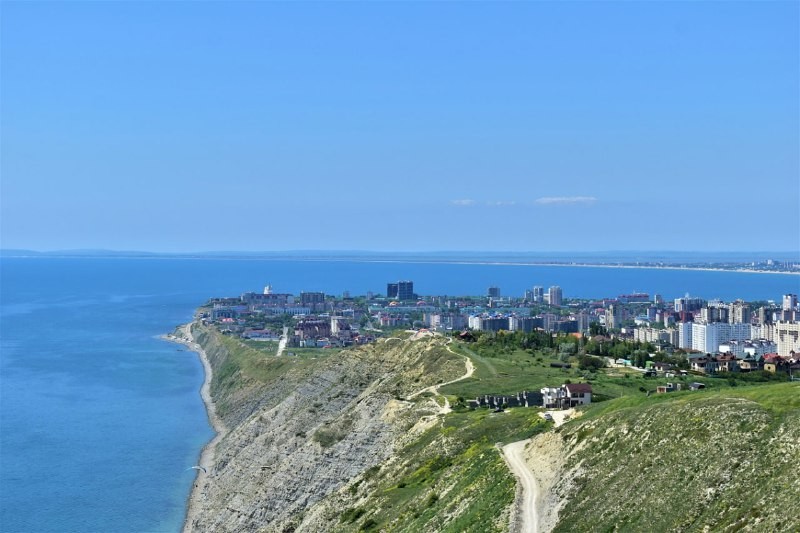 🏠 За домик у моря придется доплатить: частные дома на черноморских курортах подорожали за год на 15%.