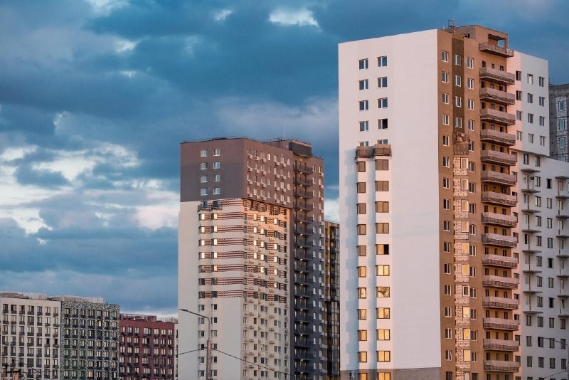 🏙   🏗 Согласно данным Росстата, с января по август в стране было введено 71,3 млн кв. метров жилья.