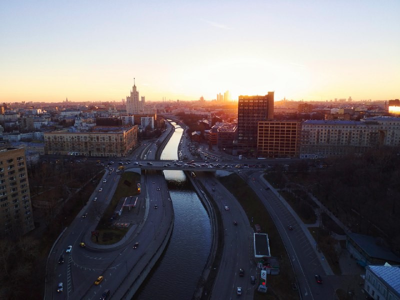 🪟 Готовы доплатить: большинство москвичей предпочли бы купить квартиру в новостройке с видом на воду.