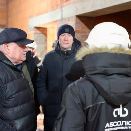 В Первом Московском достраивается школа.