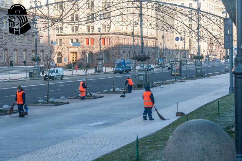 ✅  За год зарплата дворников и сотрудников ЖКХ Москвы повысилась на 29%.