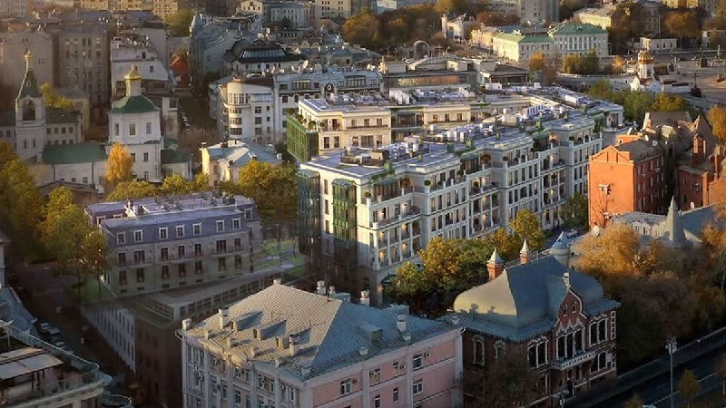 Объект расположен в жилом комплексе Le Dome (ЛСР). На втором месте пентхаус в  Duo (Hutton).